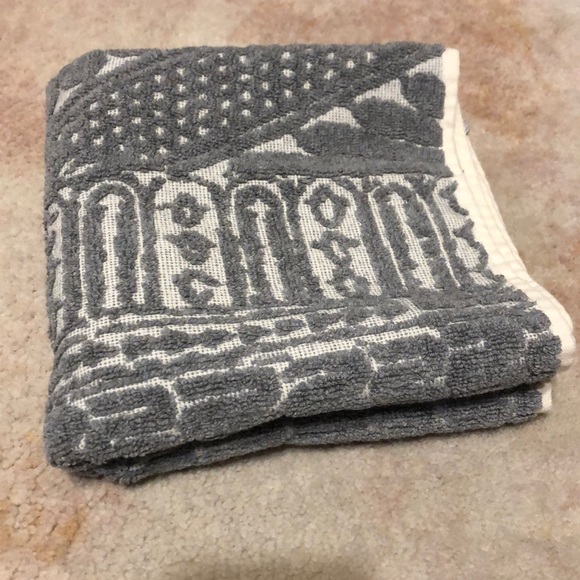 3 Anthropologie Stone Carvings Hand Towels - Picture 5 of 5
